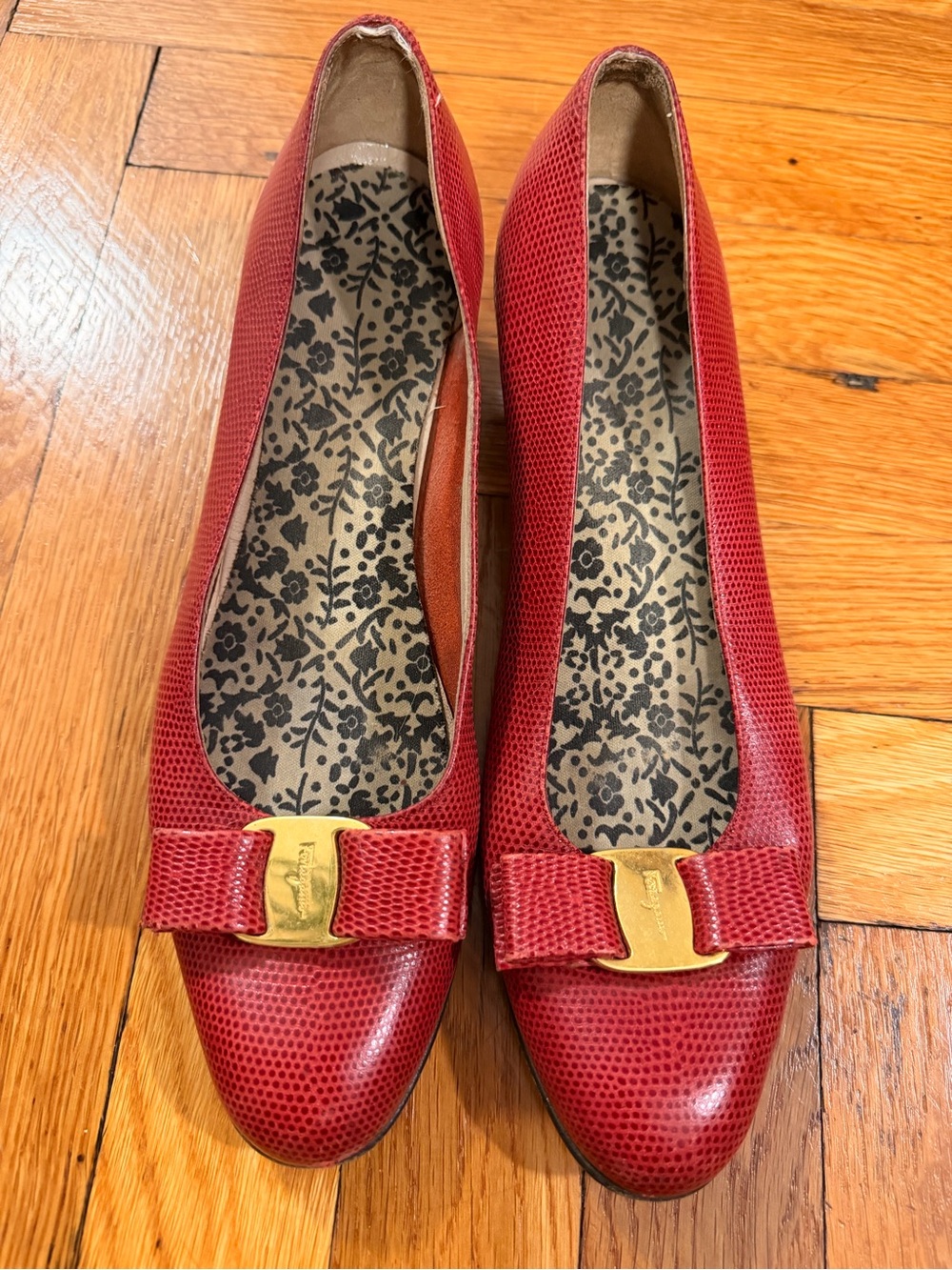 Ferragamo Red Flats - size 9 AAA